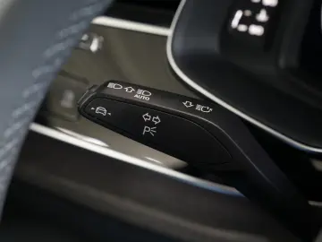 AUDI Q8 50 TDI quattro  AUT PANO AHK B&O HEAD-UP STHZ