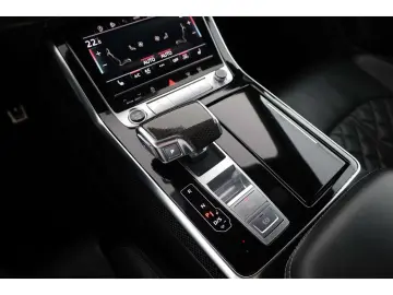 AUDI Q8 50 TDI quattro S line competition plus
