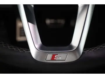 AUDI Q8 50 TDI quattro S line competition plus