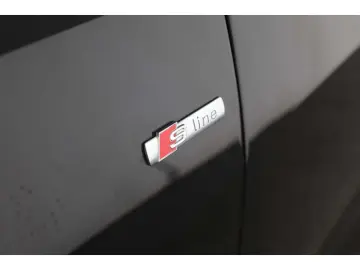 AUDI Q8 50 TDI quattro S line competition plus