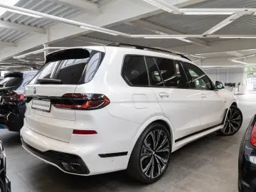 BMW X7 xDrive40i M Sport HUD PANO ACC AHK RFK NAVI