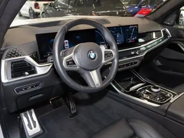 BMW X7 xDrive40i M Sport HUD PANO ACC AHK RFK NAVI