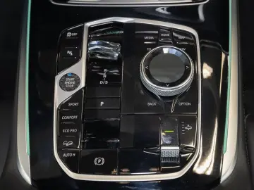 BMW X7 xDrive40i M Sport HUD PANO ACC AHK RFK NAVI