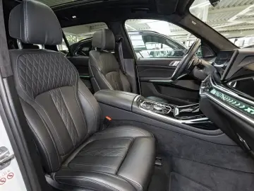 BMW X7 xDrive40i M Sport HUD PANO ACC AHK RFK NAVI