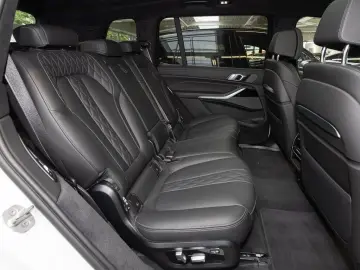 BMW X7 xDrive40i M Sport HUD PANO ACC AHK RFK NAVI