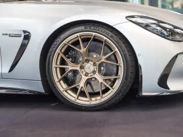 Mercedes-Benz AMG GT 63 S E PERFORMANCE MATT Carbon techgold