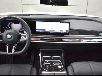 BMW 740 XD M SPORT SHADOW  LCI LUFT. STHZ B&W PANO A