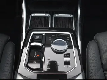 BMW 740 XD M SPORT SHADOW  LCI LUFT. STHZ B&W PANO A