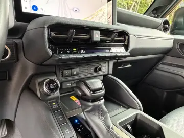 TOYOTA Land Cruiser 2.8 D-4D 4WD First Edition