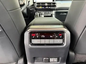 TOYOTA Land Cruiser 2.8 D-4D 4WD First Edition