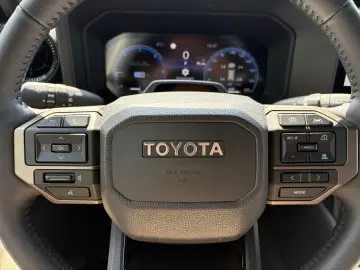 TOYOTA Land Cruiser 2.8 D-4D Executive  LED 360  AHK AC