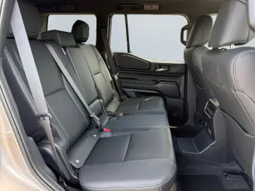 TOYOTA Land Cruiser 2.8 D-4D Executive  LED 360  AHK AC