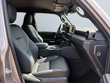 TOYOTA Land Cruiser 2.8 D-4D Executive  LED 360  AHK AC