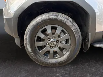 TOYOTA Land Cruiser 2.8 D-4D Executive  LED 360  AHK AC