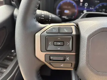 TOYOTA Land Cruiser 2.8 D-4D Executive  LED 360  AHK AC