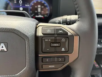 TOYOTA Land Cruiser 2.8 D-4D Executive  LED 360  AHK AC