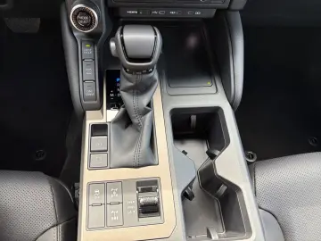 TOYOTA Land Cruiser 2.8 D-4D Executive  LED 360  AHK AC