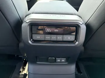 TOYOTA Land Cruiser 2.8 D-4D Executive  LED 360  AHK AC