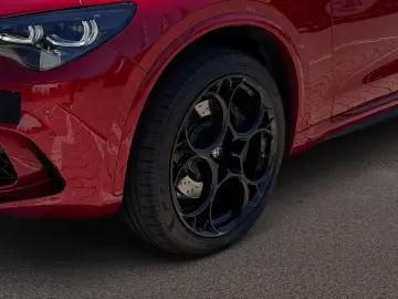 ALFA ROMEO Stelvio Quadrifoglio Q4   ROSSO ETNA   Harmann