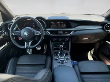 ALFA ROMEO Stelvio Quadrifoglio Q4   ROSSO ETNA   Harmann