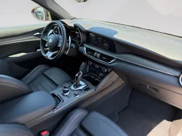 ALFA ROMEO Stelvio Quadrifoglio Q4   ROSSO ETNA   Harmann