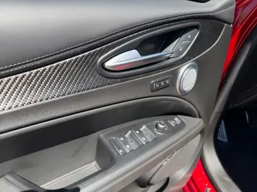 ALFA ROMEO Stelvio Quadrifoglio Q4   ROSSO ETNA   Harmann