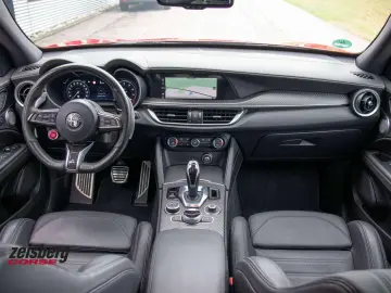 ALFA ROMEO Stelvio QV 2.9l Q4-AT8 vom AR Vertragshändler