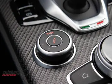 ALFA ROMEO Stelvio QV 2.9l Q4-AT8 vom AR Vertragshändler