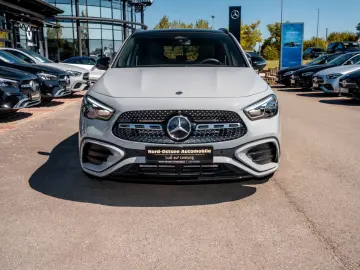 MERCEDES-BENZ GLA 200 d AMG KAM PANO TEMPO KEYLESS SHZ AHK