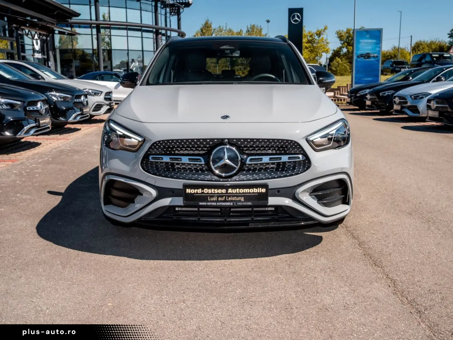 MERCEDES-BENZ GLA 200 d AMG KAM PANO TEMPO KEYLESS SHZ AHK