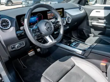 MERCEDES-BENZ GLA 200 d AMG KAM PANO TEMPO KEYLESS SHZ AHK