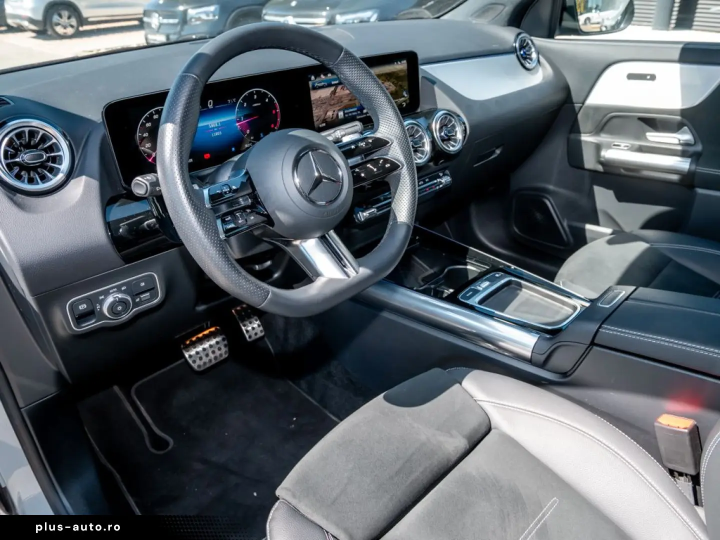 MERCEDES-BENZ GLA 200 d AMG KAM PANO TEMPO KEYLESS SHZ AHK