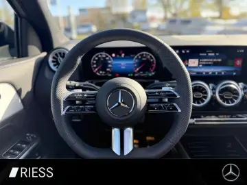 MERCEDES-BENZ GLA 200 d 4M AMG Sport Night Pano AHK …