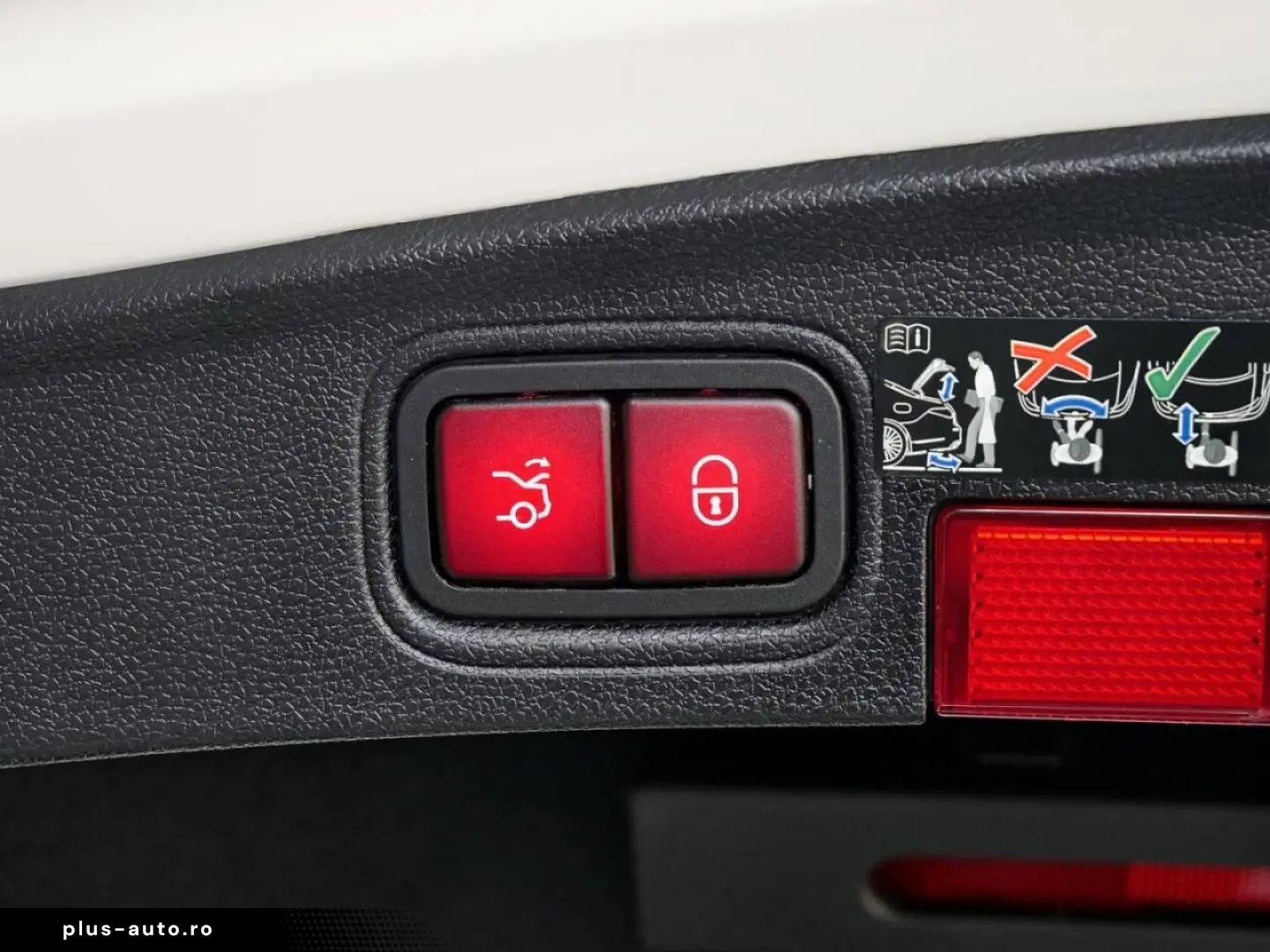 MERCEDES-BENZ C 300 4M Coupé AMG Night Distronic Pan&hellip;