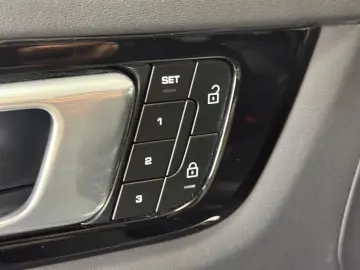PORSCHE Cayenne Approved 12.27 Sitzbelüftung Pano 21-Alu