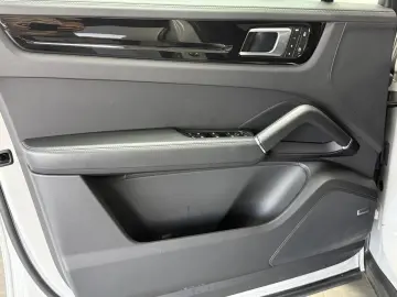 PORSCHE Cayenne Approved 12.27 Sitzbelüftung Pano 21-Alu