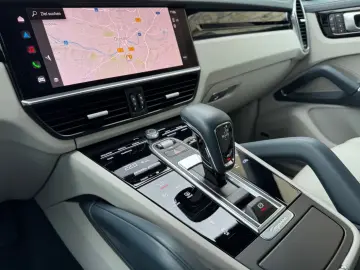 PORSCHE Cayenne Platinum Edition BOSE LED Pano 21