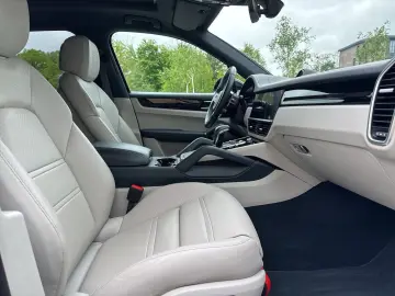 PORSCHE Cayenne Platinum Edition BOSE LED Pano 21