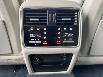 PORSCHE Cayenne Platinum Edition BOSE LED Pano 21