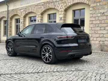 PORSCHE Cayenne Platinum Edition BOSE LED Pano 21