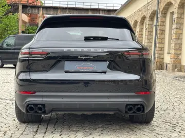 PORSCHE Cayenne Platinum Edition BOSE LED Pano 21