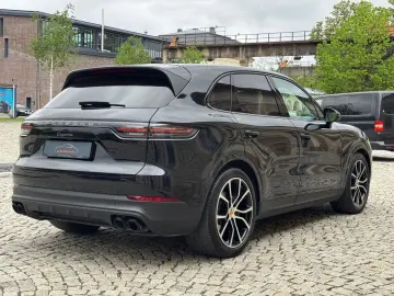 PORSCHE Cayenne Platinum Edition BOSE LED Pano 21