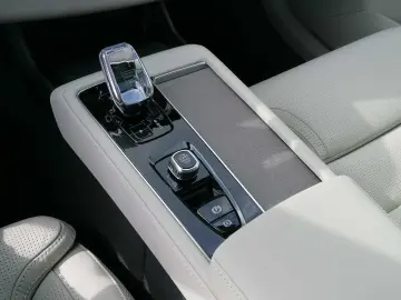 VOLVO XC90 T8 Twin Engine AWD Ultra Dark