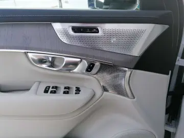 VOLVO XC90 T8 Twin Engine AWD Ultra Dark