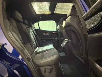 MASERATI Grecale Folgore_HUD Sonos Panoramic