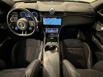 MASERATI Grecale Folgore_HUD Sonos Panoramic
