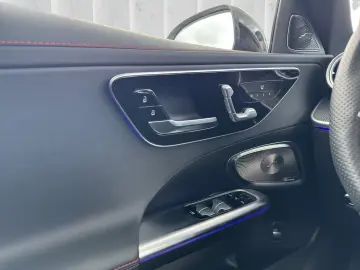 MERCEDES-AMG C 43 AMG_Premium_Panoramic_Burmester_HUD