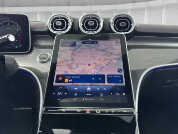 MERCEDES-AMG C 43 AMG_Premium_Panoramic_Burmester_HUD