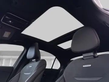 MERCEDES-AMG C 43 AMG_Premium_Panoramic_Burmester_HUD