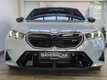 BMW M5 Sedan_Pachet_CarbonPHEV_B&W